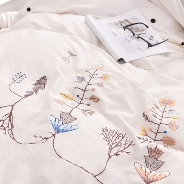 Luxurious White Egyptian Cotton Embroidery Bedding Set 5