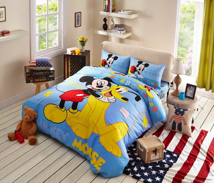 Mickey Mouse and Pluto the Pup Bedding Set 1