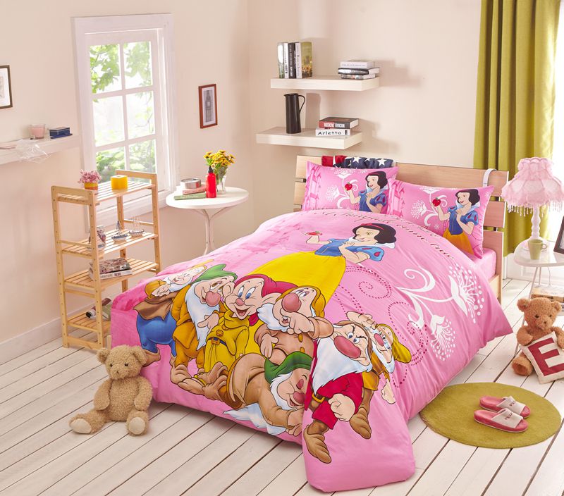 Snow White And The Seven Dwarfs Movie Themed Bedding Set
