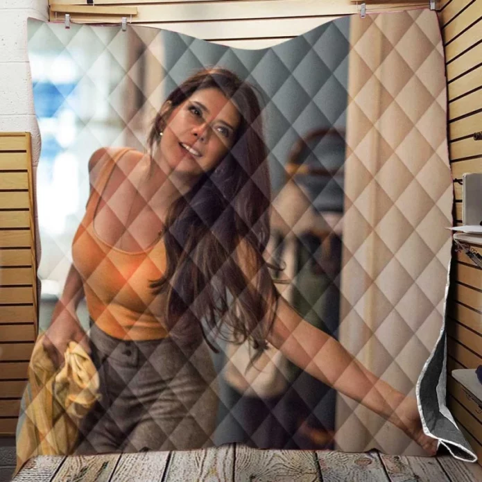 Aunt May Parker in Spider-Man: Homecoming Movie Marisa Tomei Quilt Blanket