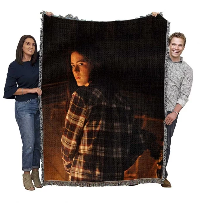 Cell Movie Actress Isabelle Fuhrman Woven Blanket