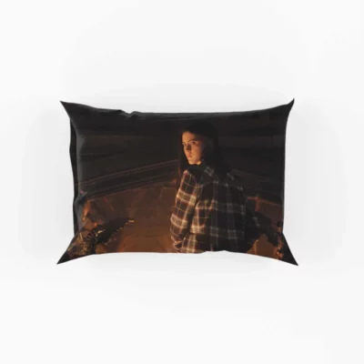 Cell Movie Actress Isabelle Fuhrman Pillow Case