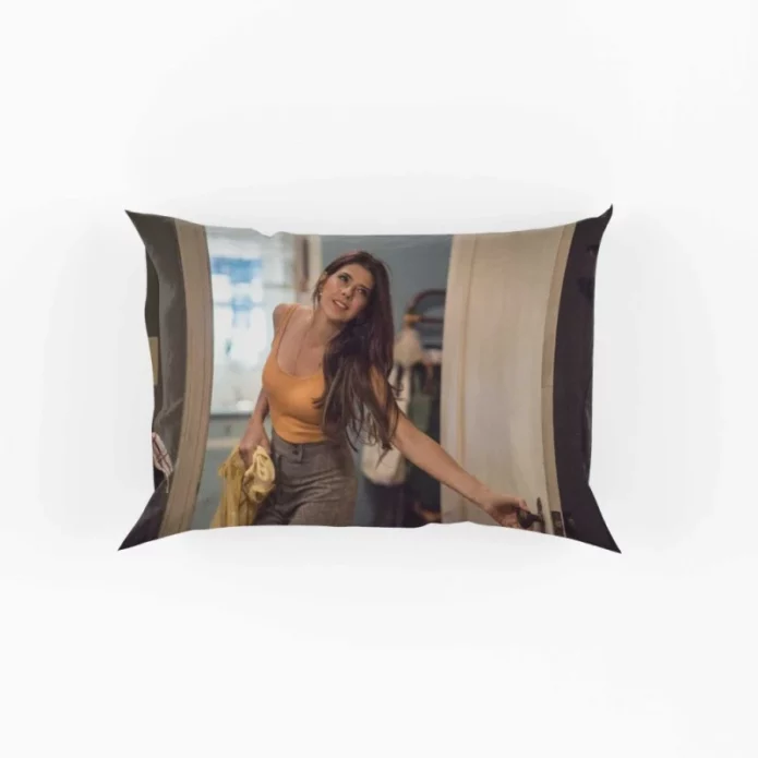 Aunt May Parker in Spider-Man: Homecoming Movie Marisa Tomei Pillow Case