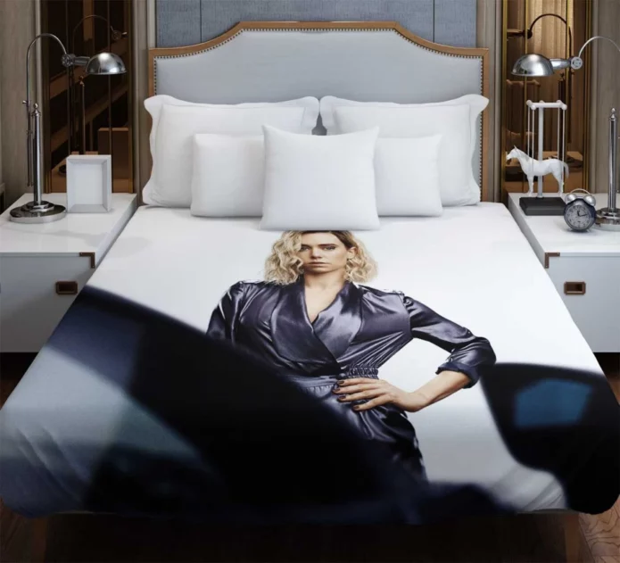 Hattie Shaw in Fast & Furious Presents Hobbs & Shaw Movie Duvet Cover