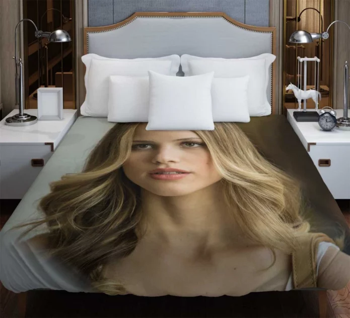 Paper Towns Movie Halston Sage Duvet Cover