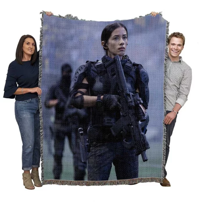 The Tomorrow War Movie Seychelle Gabriel Woven Blanket